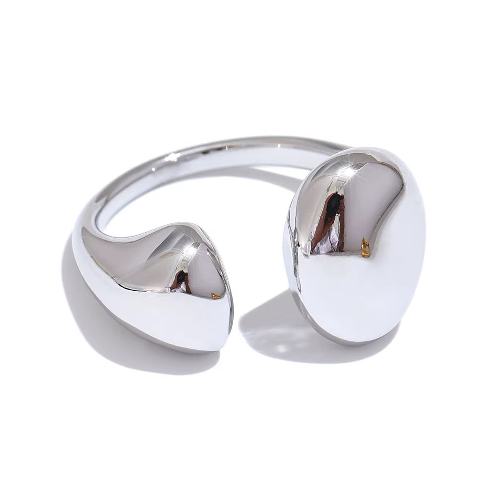 LOLA RING