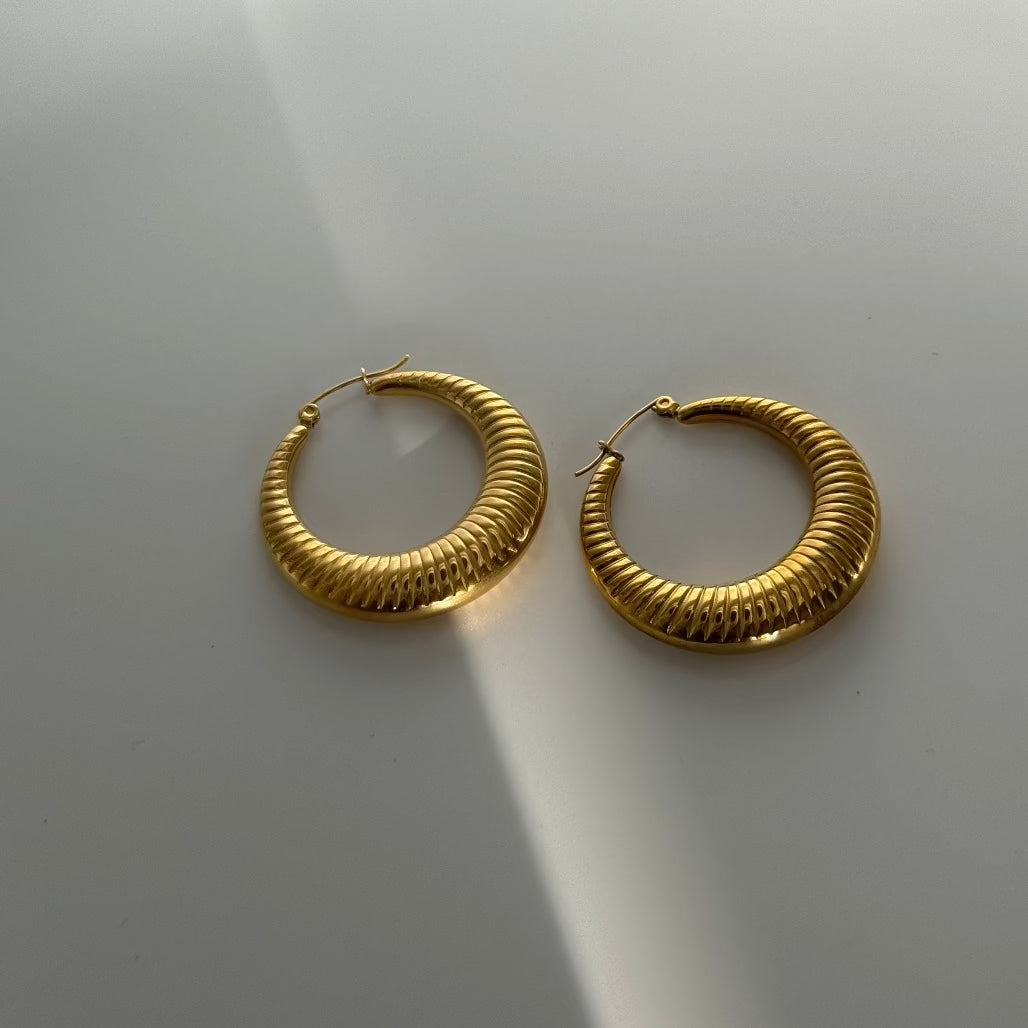 Mara Hoop Earrings